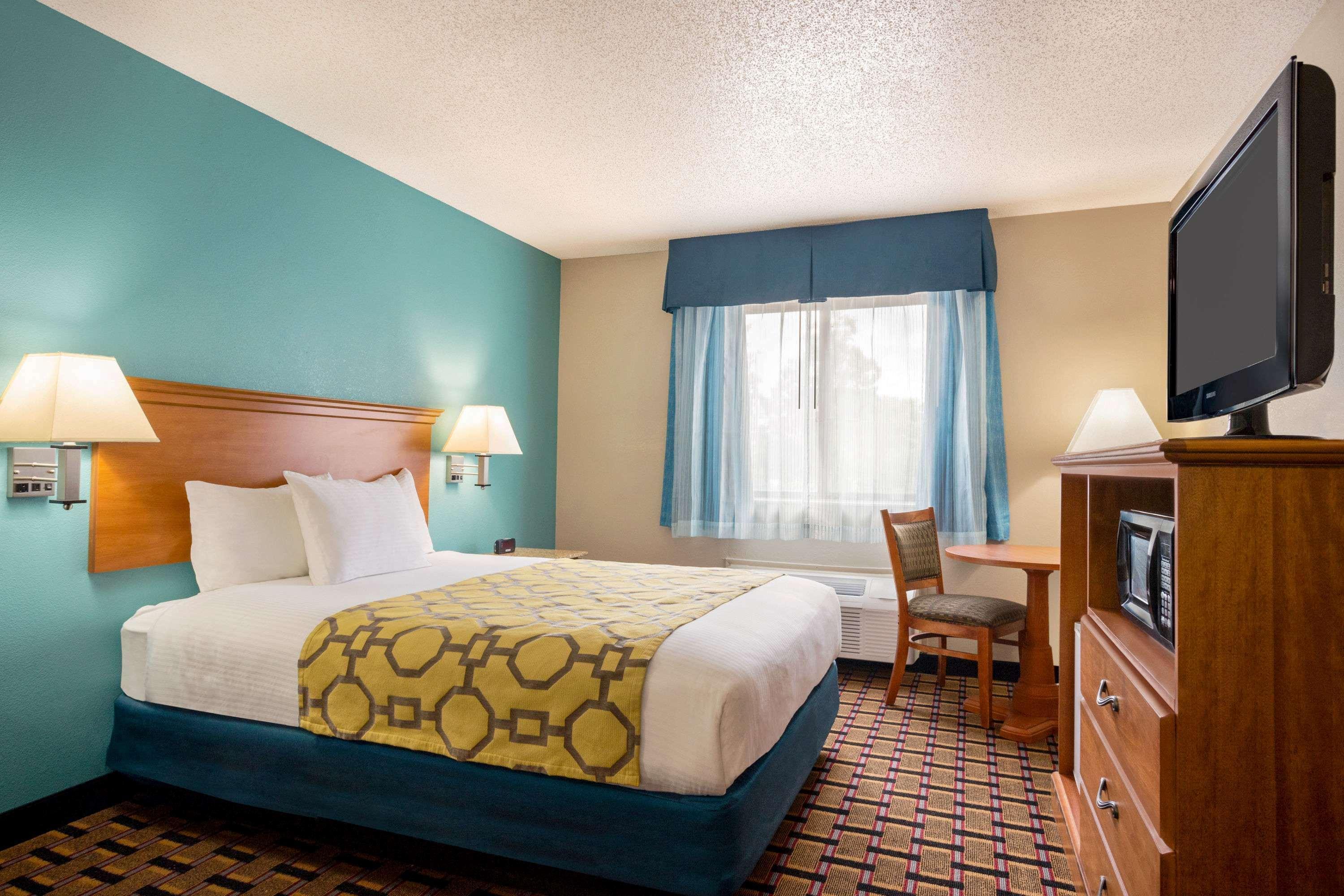 Hotel Baymont By Wyndham Warrenton Extérieur photo