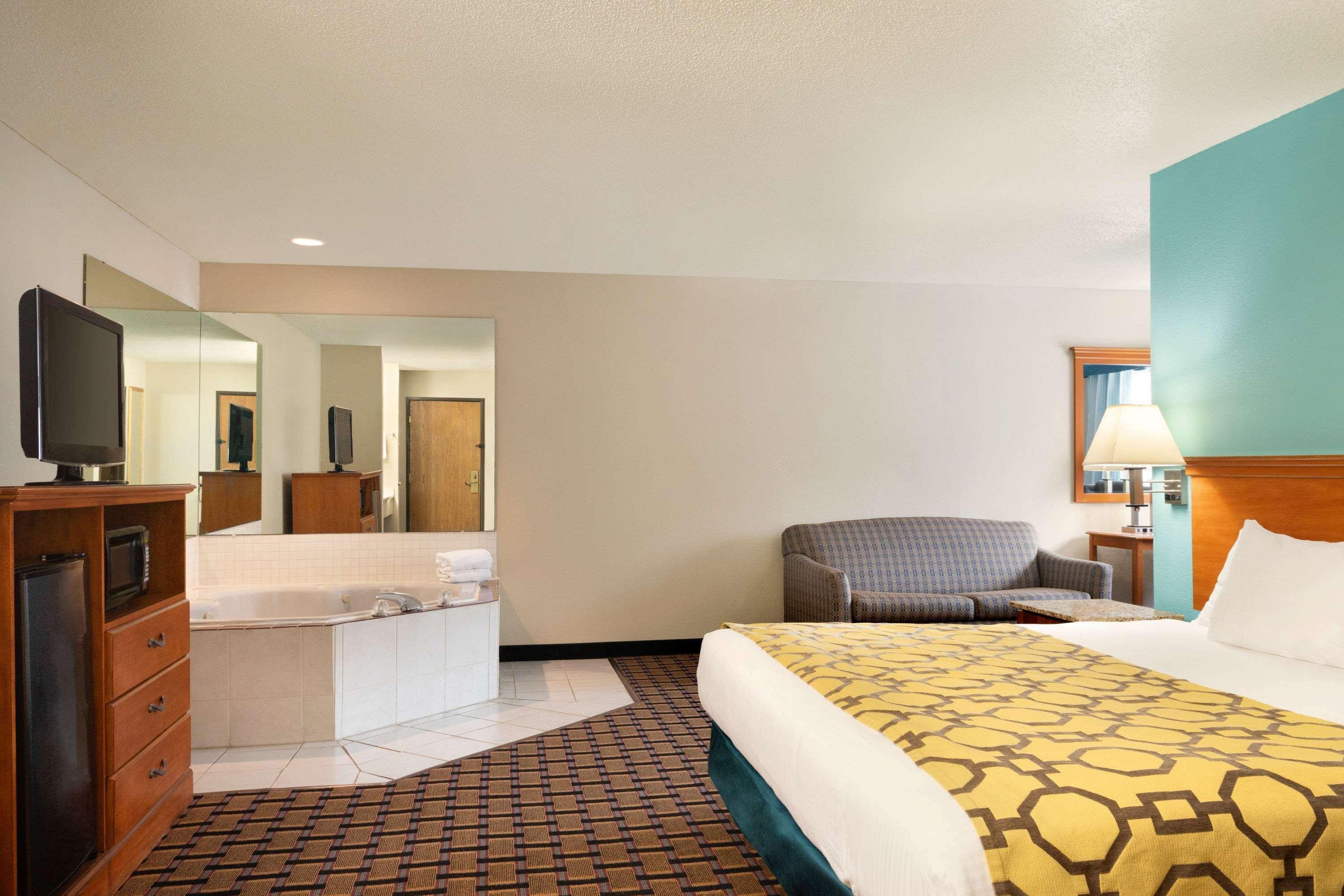 Hotel Baymont By Wyndham Warrenton Extérieur photo