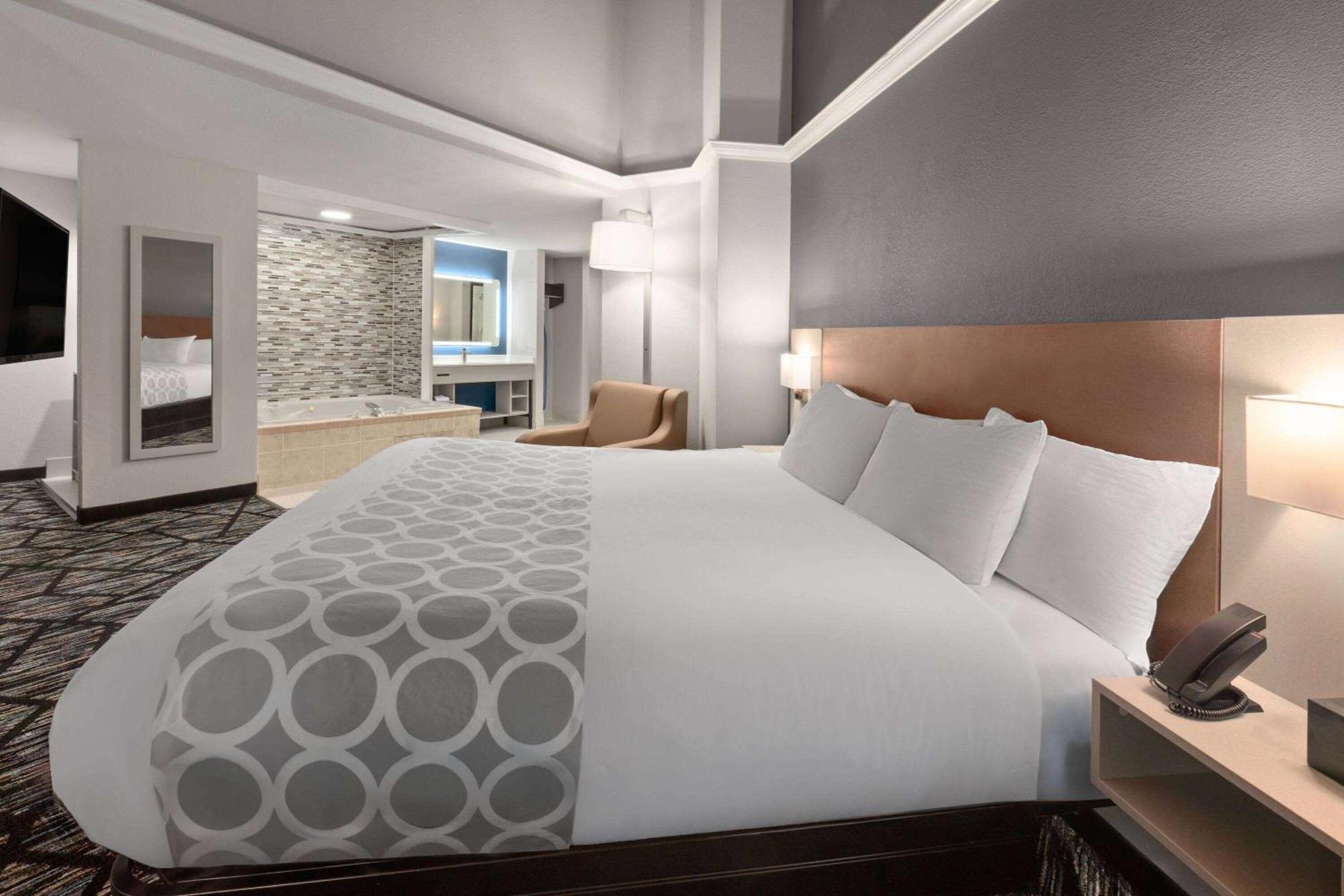 Hotel Baymont By Wyndham Warrenton Extérieur photo