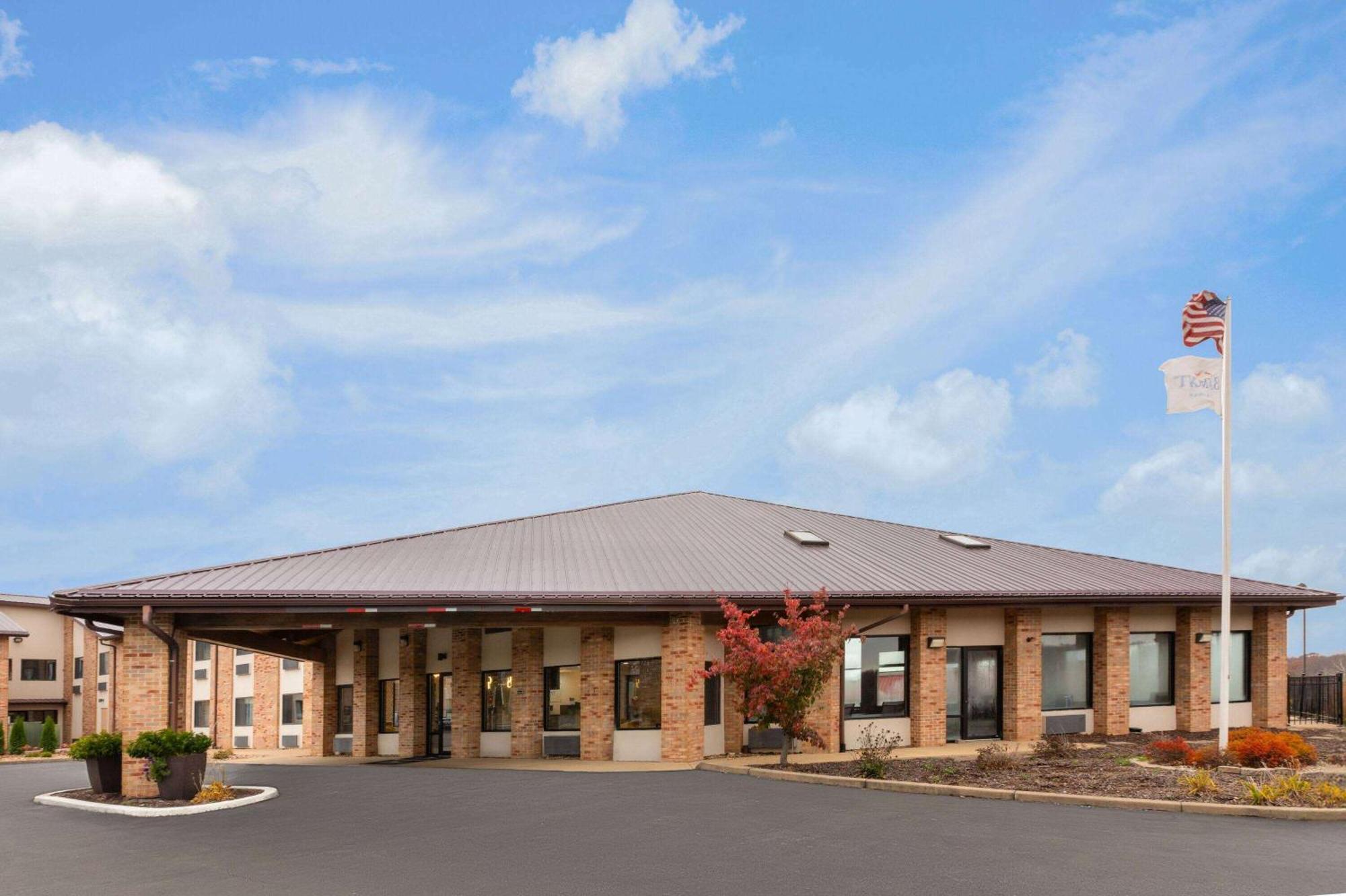 Hotel Baymont By Wyndham Warrenton Extérieur photo